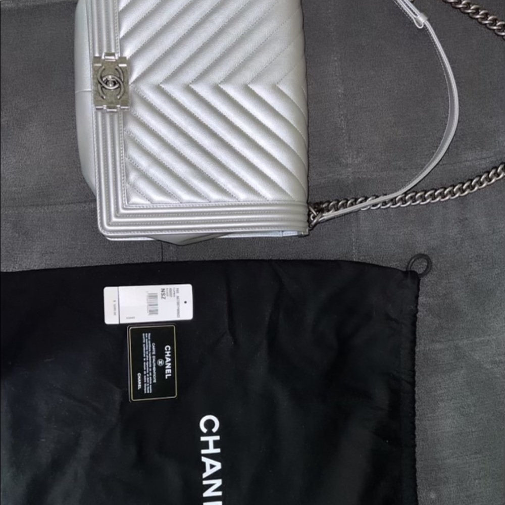 Selling this beautiful Chanel purse !! 🔥💯auth - Picture 4 of 4